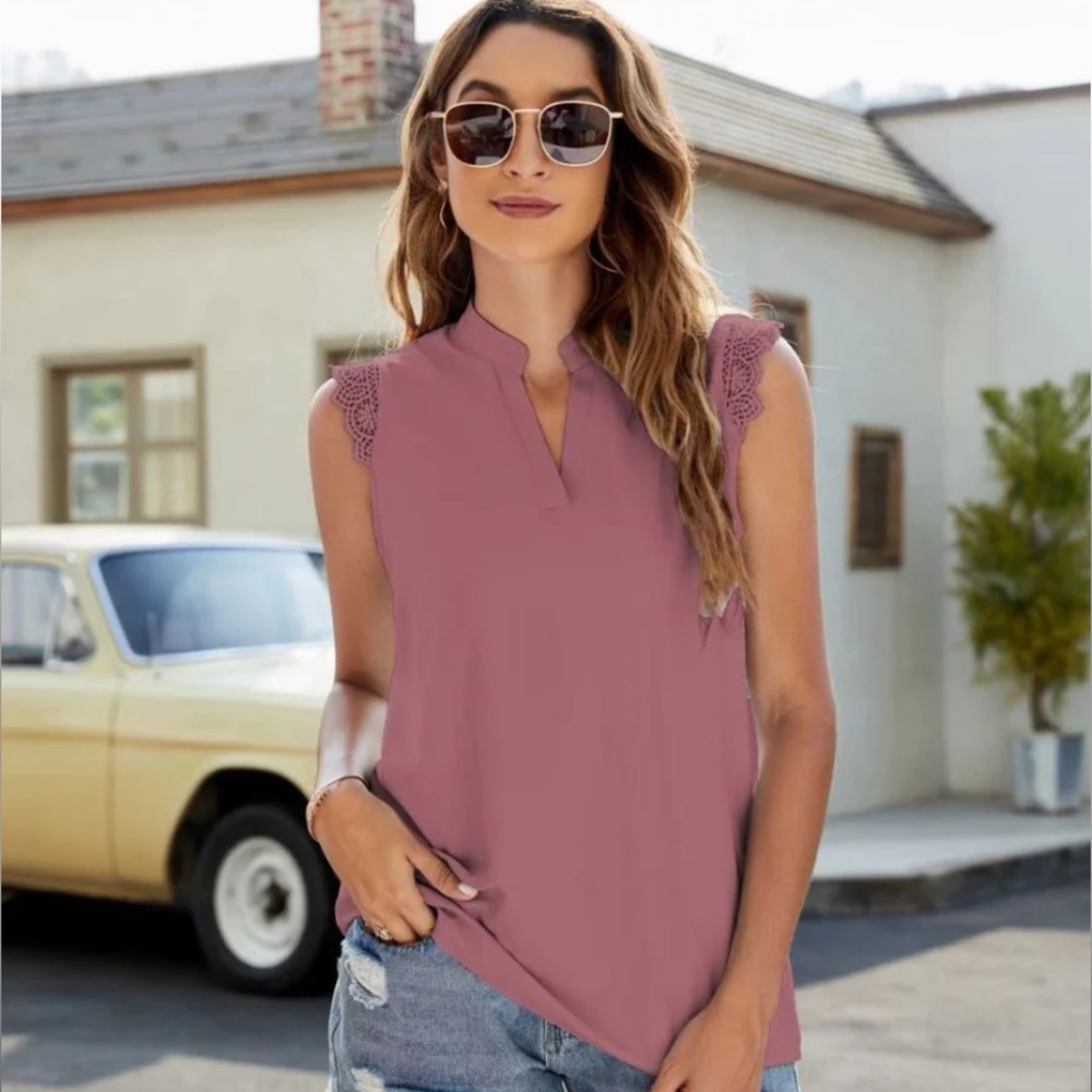 Sleeveless blouse | M